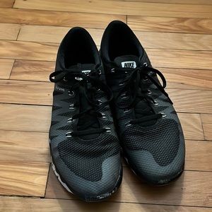 Mens Nike tennis shoes. Black size 11.5